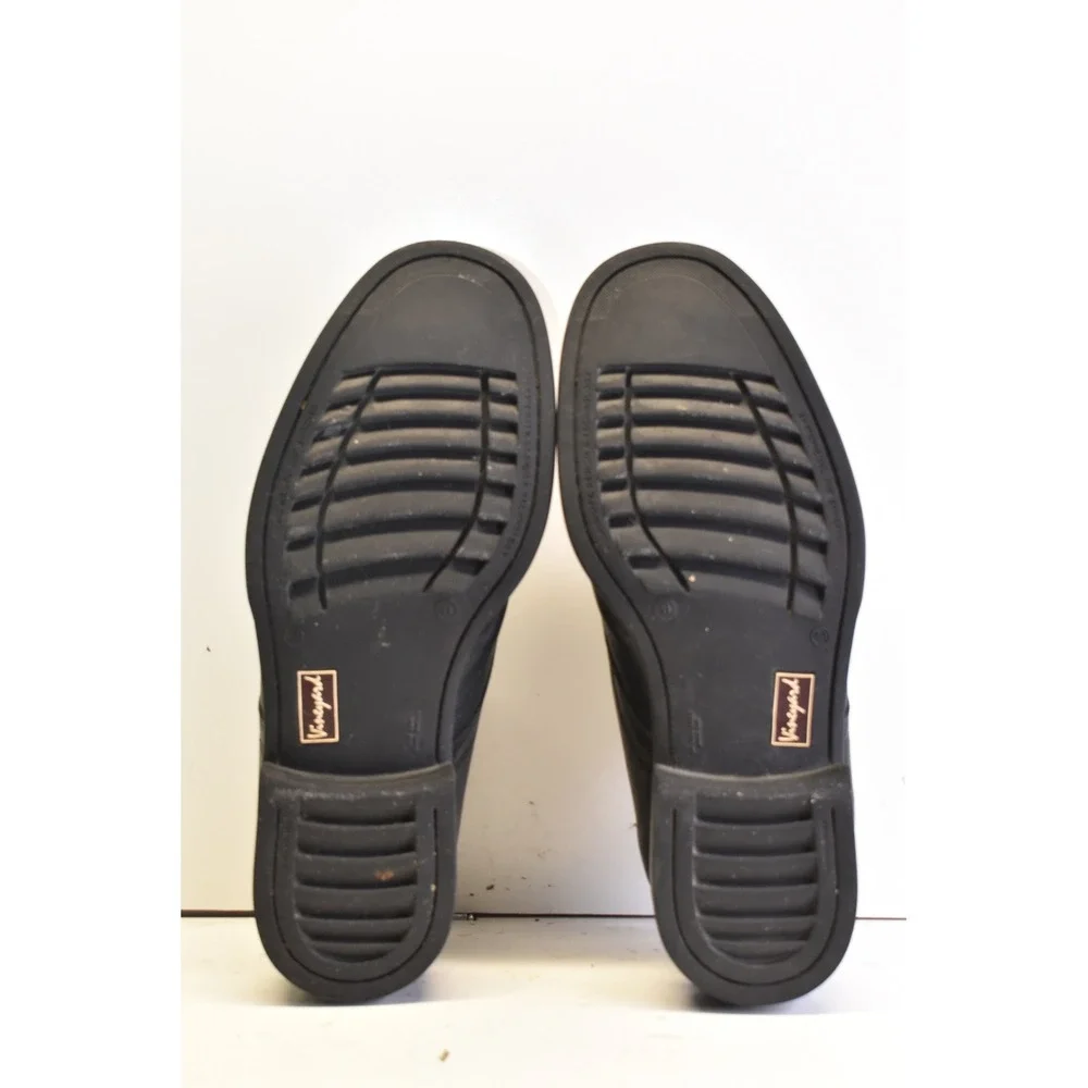 Vineyard black leather